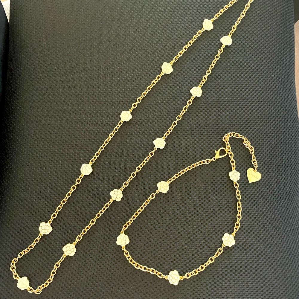 Gold Camellia white flower necklace, Never USE!